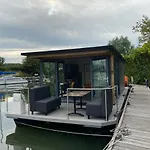 Botel Houseboat De Amstel
