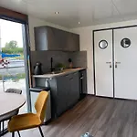 Houseboat De Amstel Botel *