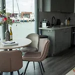 Houseboat De Amstel 船屋 莫尼肯达姆