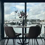 船屋 Houseboat De Amstel *