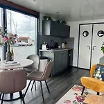 Houseboat De Amstel 莫尼肯达姆