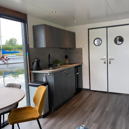 Houseboat De Amstel Botel *