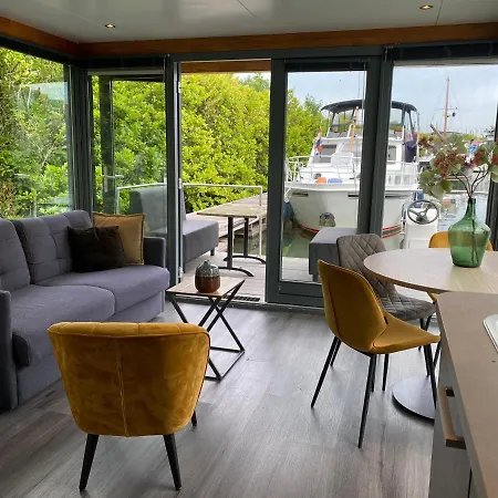 Houseboat De Amstel * Monnickendam