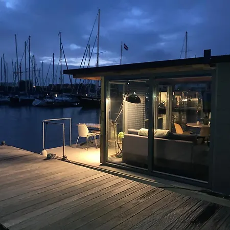 Houseboat De Amstel * 莫尼肯达姆