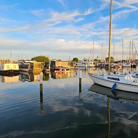 Botel Houseboat De Amstel