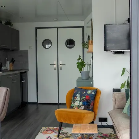 船上ホテル Houseboat De Amstel モニキンダム