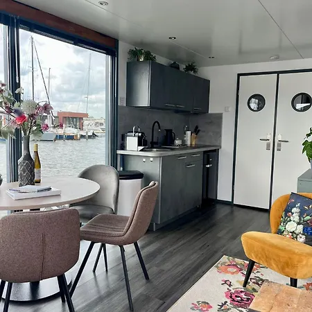 Houseboat De Amstel モニキンダム