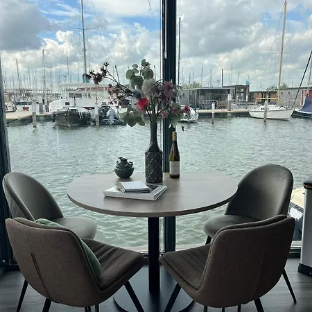 船上ホテル Houseboat De Amstel