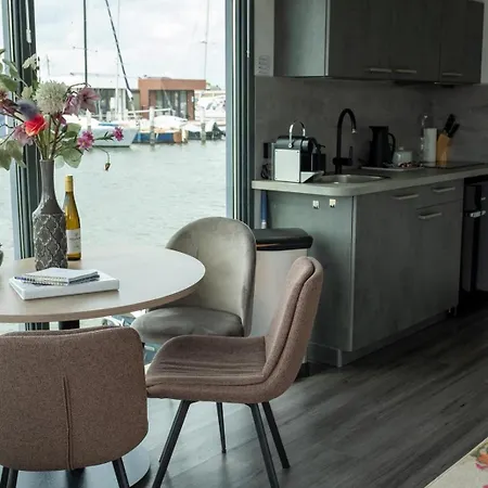 Houseboat De Amstel Båthotell Monnickendam